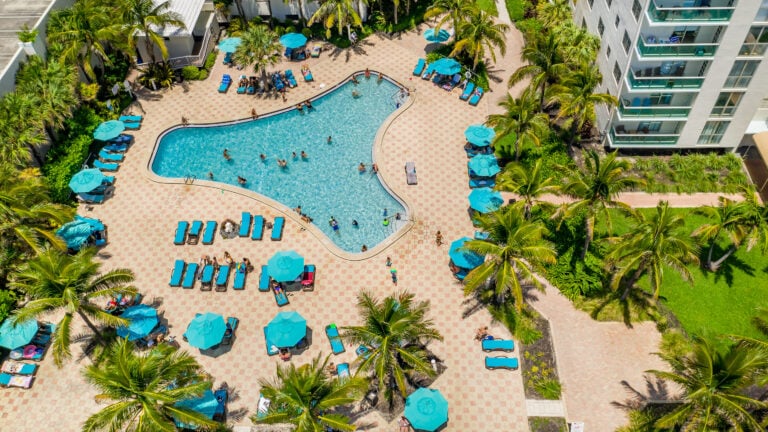 Tides Resort Pool - Cielo Stays